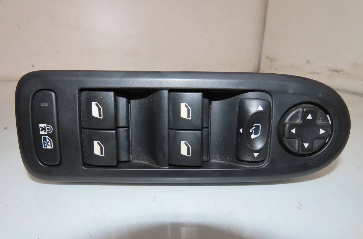 Commande lève-glace porte avant gauche Peugeot 508 II (FB_, FH_, F3_) 1.5 bluehdi 130 (fbyhzj, fbyhzr) (2018) occasion