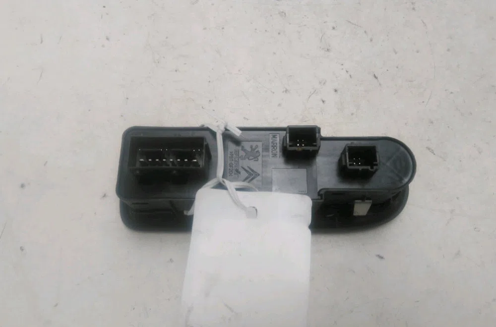 Commande lève-glace porte avant gauche Peugeot 508 SW I (8E_) 2.0 bluehdi 180 (2014-2018) occasion