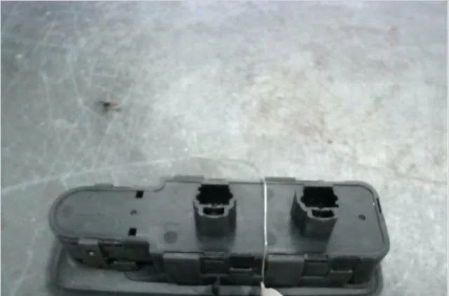 Commande lève-glace porte avant gauche Peugeot 807 (EB_) 2.2 hdi (2002) occasion