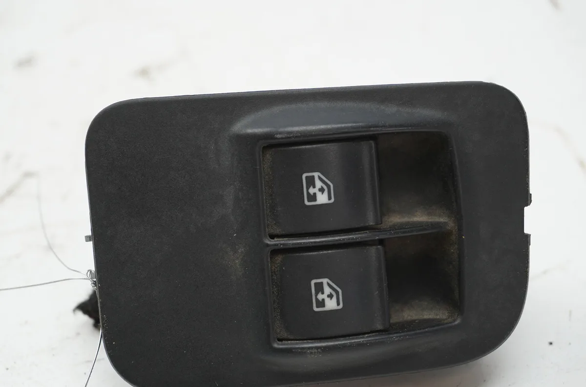 Commande lève-glace porte avant gauche Peugeot BIPPER TEPEE 1.4 hdi (2008) occasion