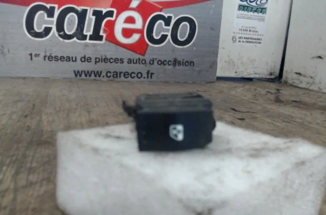 Commande lève-glace porte avant gauche RENAULT CLIO 2 PHASE 2 occasion