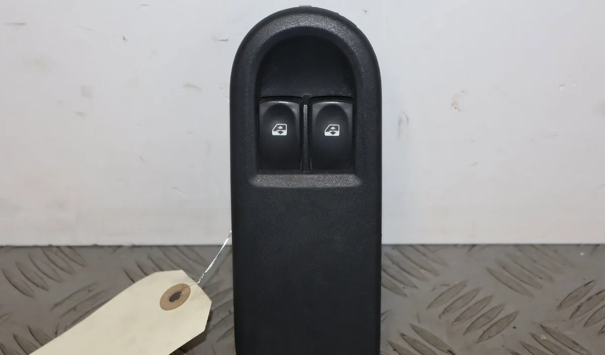 Commande lève-glace porte avant gauche Renault CLIO III (BR0-1, CR0-1) 1.2 16v (br02, br0j, br11, cr02, cr0j, cr11) (200