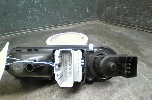 Commande lève-glace porte avant gauche Renault CLIO III (BR0-1, CR0-1) 1.2 16v (br0p, cr0p) (2007-2014) occasion