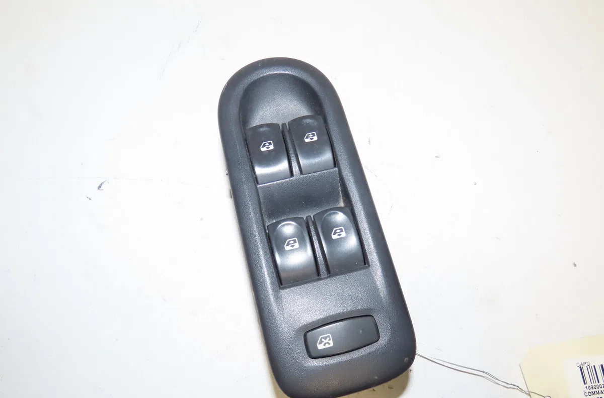 Commande lève-glace porte avant gauche Renault CLIO III Grandtour (KR0-1_) 1.5 dci (kr0f) (2007-2012) 5 portes occasion