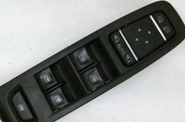 Commande lève-glace porte avant gauche Renault CLIO IV Grandtour (KH_) 1.2 tce 120 (khau) (2016) occasion