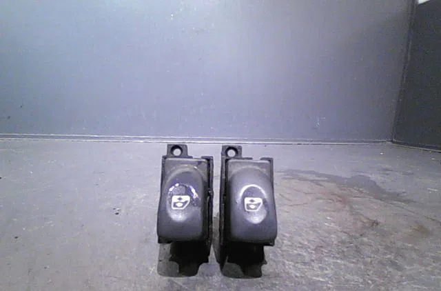 Commande lève-glace porte avant gauche Renault ESPACE III (JE0_) 2.0 (je0a) (1996-2000) occasion