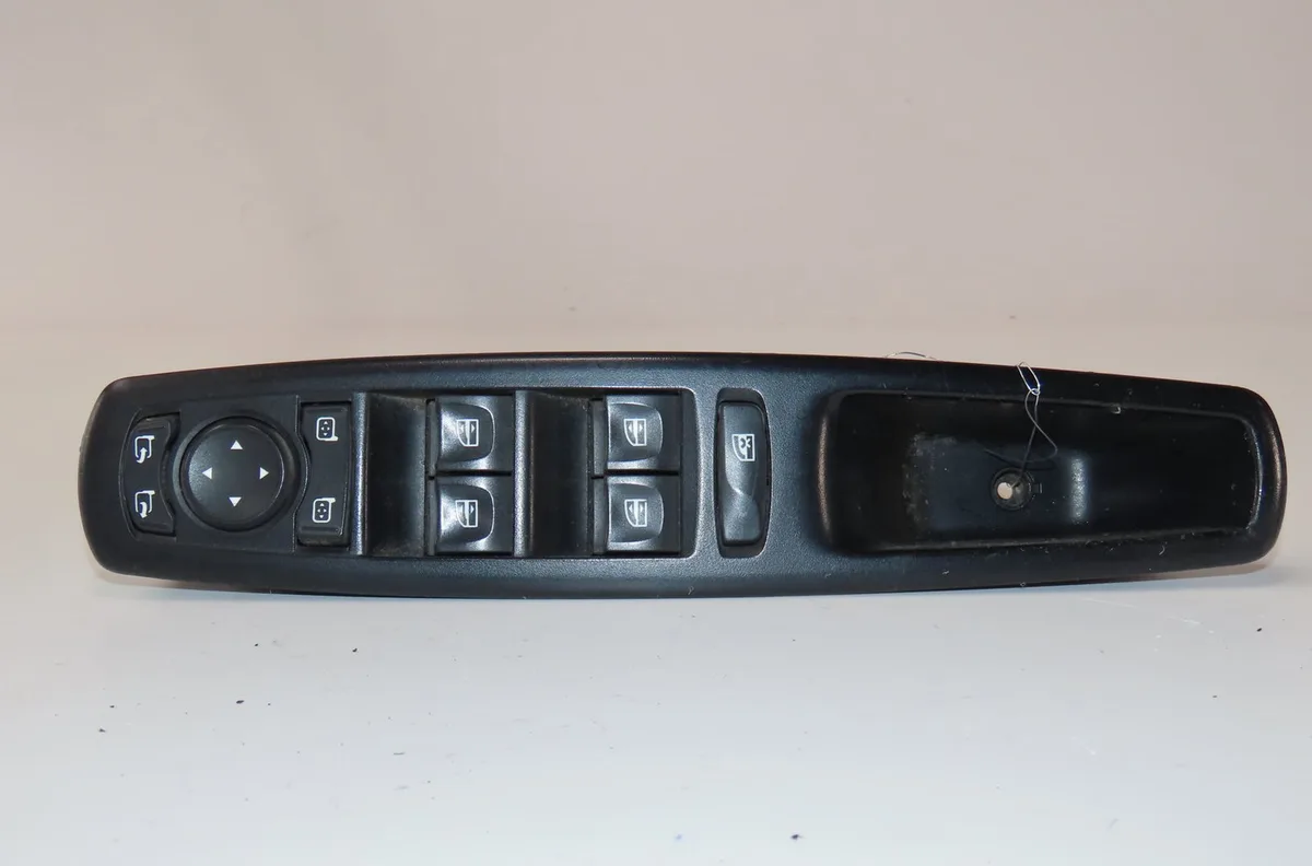 Commande lève-glace porte avant gauche Renault GRAND SCÉNIC III (JZ0-1_) 1.5 dci (2009) 5 portes occasion