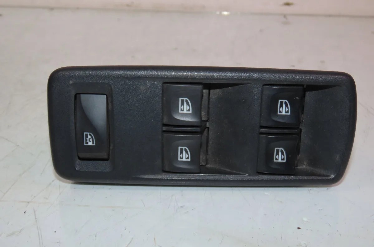 Commande lève-glace porte avant gauche Renault KANGOO - GRAND KANGOO II (KW0-1_) 1.5 dci 90 (kw05, kw08, kw0g, kw11) (20