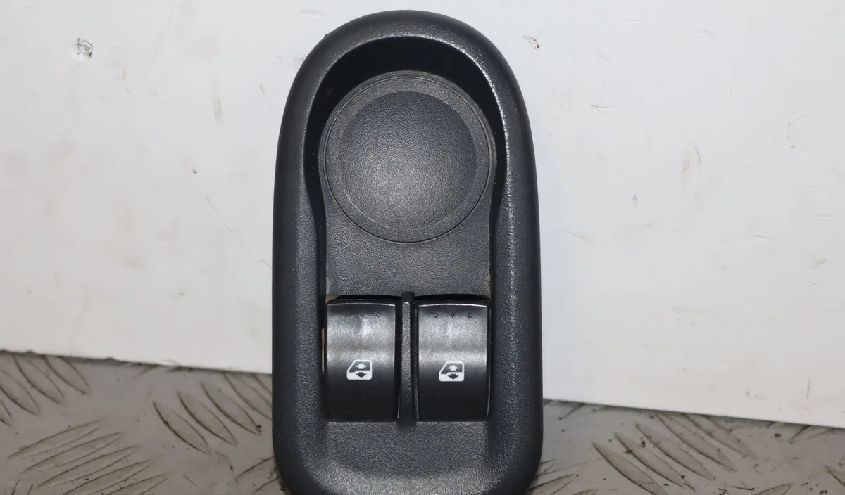 Commande lève-glace porte avant gauche Renault KANGOO - GRAND KANGOO II (KW0-1_) 1.5 dci 90 (kw05, kw08, kw0g, kw11) (20