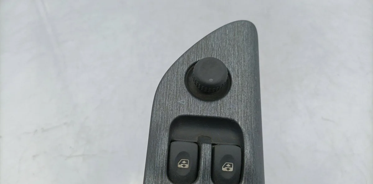 Commande lève-glace porte avant gauche RENAULT LAGUNA 1 PHASE 2 occasion
