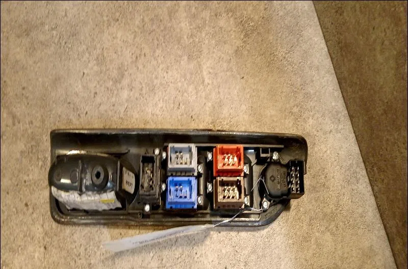 Commande lève-glace porte avant gauche Renault LAGUNA I (B56_, 556_) 2.0 (556a) (1999-2001) occasion