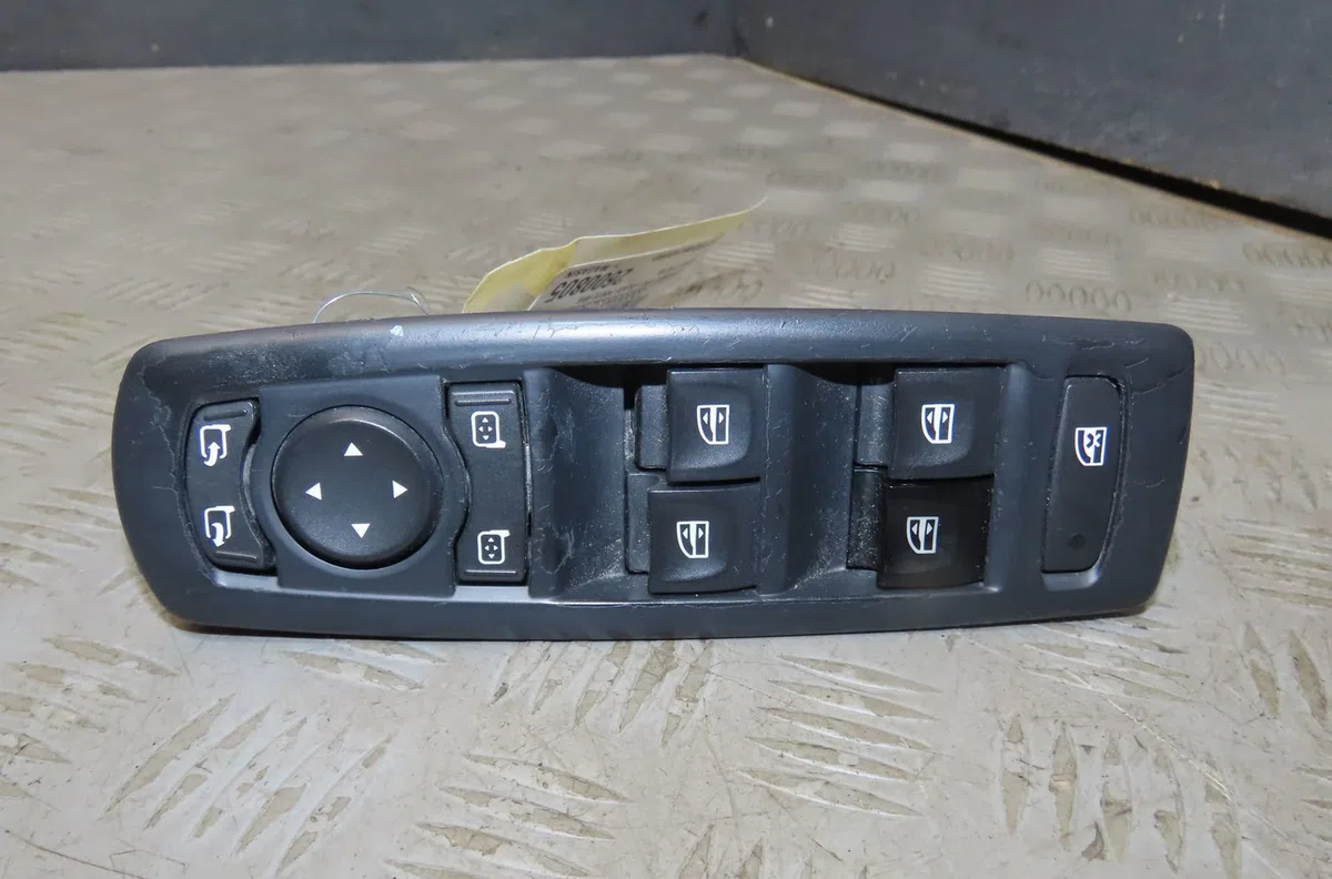 Commande lève-glace porte avant gauche Renault LAGUNA III (BT0-1) 2.0 dci (bt07, bt0j, bt14, bt1a, bt1s) (2007-2015) 5 portes occasion