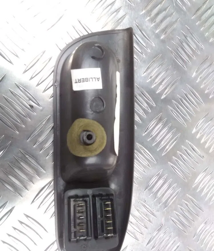 Commande lève-glace porte avant gauche RENAULT MEGANE 1999 occasion