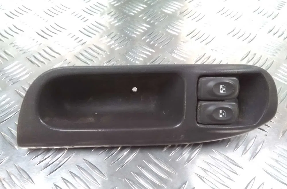 Commande lève-glace porte avant gauche RENAULT MEGANE 1999 occasion