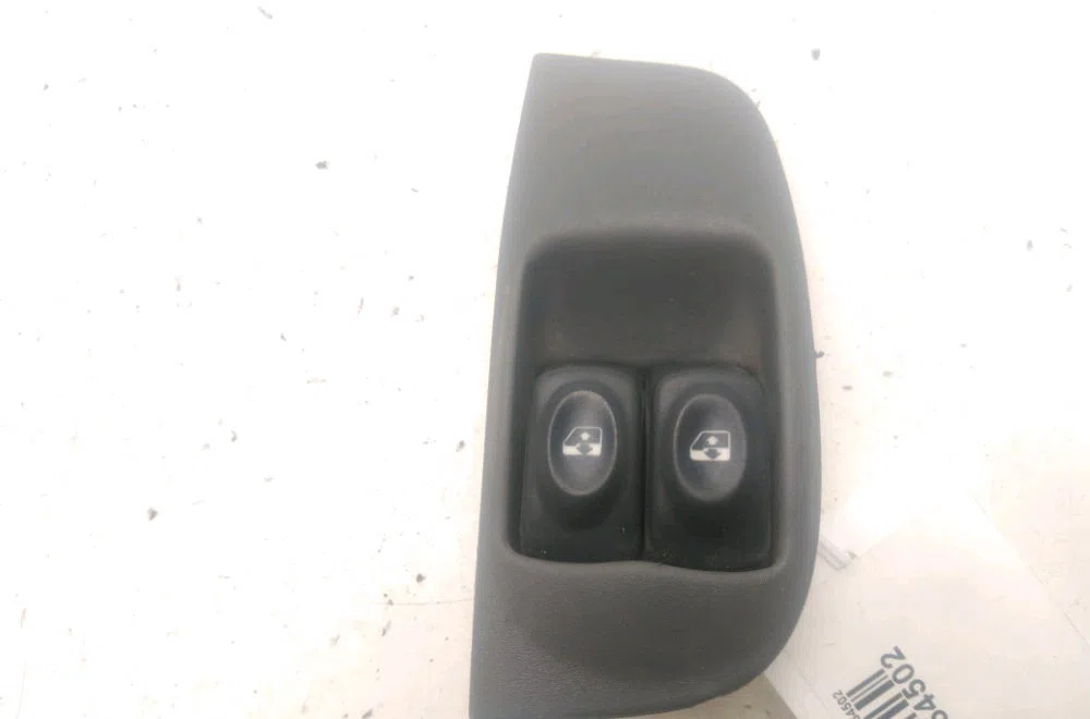 Commande lève-glace porte avant gauche Renault MEGANE I (BA0-1_) 1.9 d eco (ba0a, ba0u, ba0r) (1996-2003) occasion