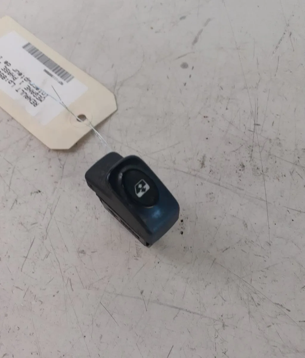 Commande lève-glace porte avant gauche Renault MEGANE I (BA0-1_) 1.9 dti (ba08, ba0n) (1997-2001) occasion