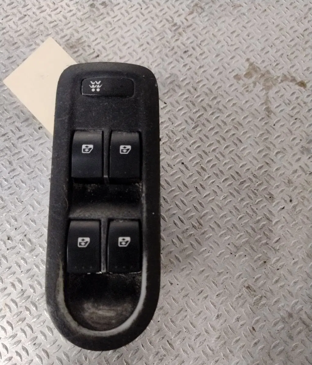 Commande lève-glace porte avant gauche Renault MEGANE II (BM0-1_, CM0-1_) 1.5 dci (bm0f, bm0t, bm2b, cm0f, cm0t) (2002-2