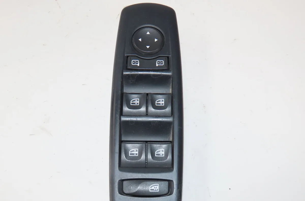 Commande lève-glace porte avant gauche Renault MEGANE III 3-5 portes (BZ0-1_, B3_) 1.9 dci (bz0n, bz0j) (2008) occasion