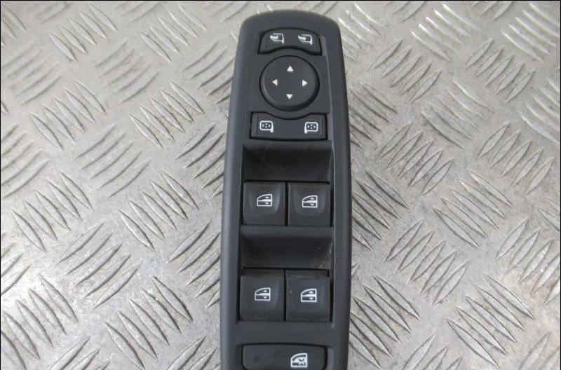 Commande lève-glace porte avant gauche Renault MEGANE IV 3-5 portes (B9A-M-N_) 1.5 dci 110 (b9a3) (2015) occasion