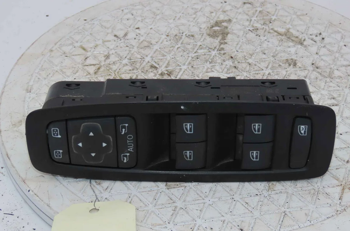 Commande lève-glace porte avant gauche RENAULT MEGANE IV occasion