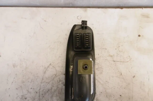 Commande lève-glace porte avant gauche RENAULT MEGANE SCENIC I 2000 occasion
