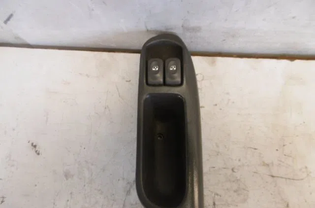 Commande lève-glace porte avant gauche RENAULT MEGANE SCENIC I 2000 occasion