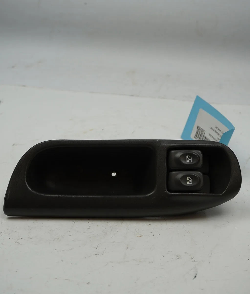 Commande lève-glace porte avant gauche Renault MEGANE Scenic (JA0-1_) 1.9 d (ja0j) (1997-1999) occasion