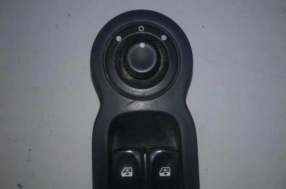 Commande lève-glace porte avant gauche RENAULT MODUS 2005 occasion