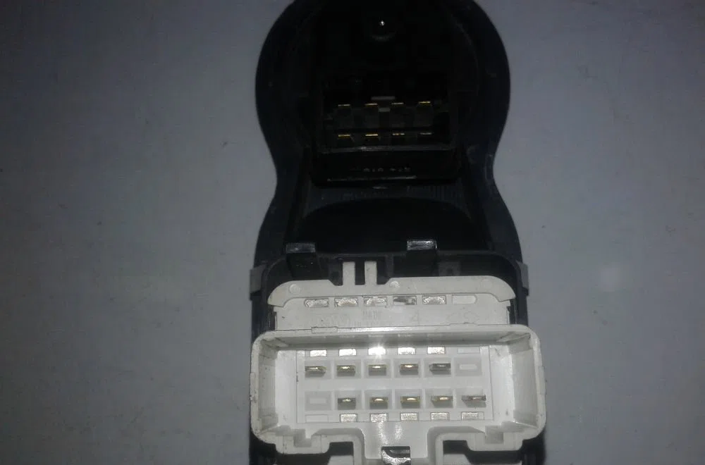 Commande lève-glace porte avant gauche RENAULT MODUS 2005 occasion