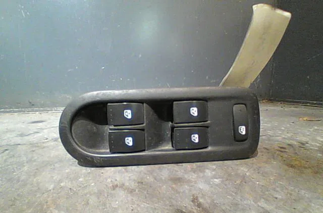 Commande lève-glace porte avant gauche RENAULT SCENIC 2006 occasion