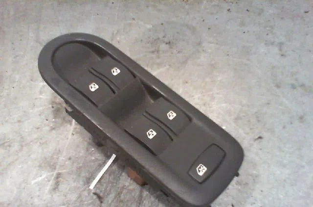 Commande lève-glace porte avant gauche RENAULT SCENIC 2008 occasion
