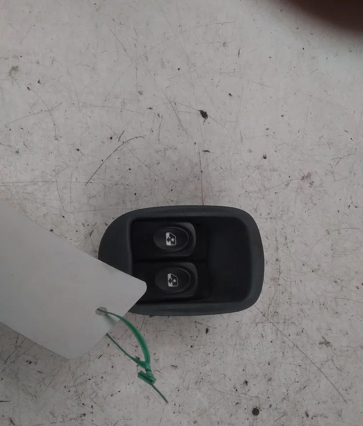 Commande lève-glace porte avant gauche RENAULT SCENIC I  1.6i 90ch occasion