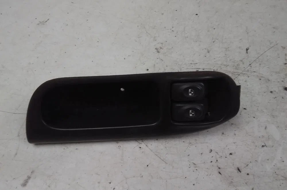 Commande lève-glace porte avant gauche RENAULT SCENIC I 2003 occasion