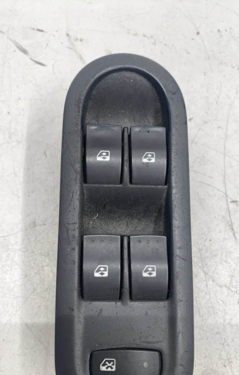 Commande lève-glace porte avant gauche Renault SCÉNIC II (JM0-1_) 2.0 dci (jm1k) (2005-2008) occasion