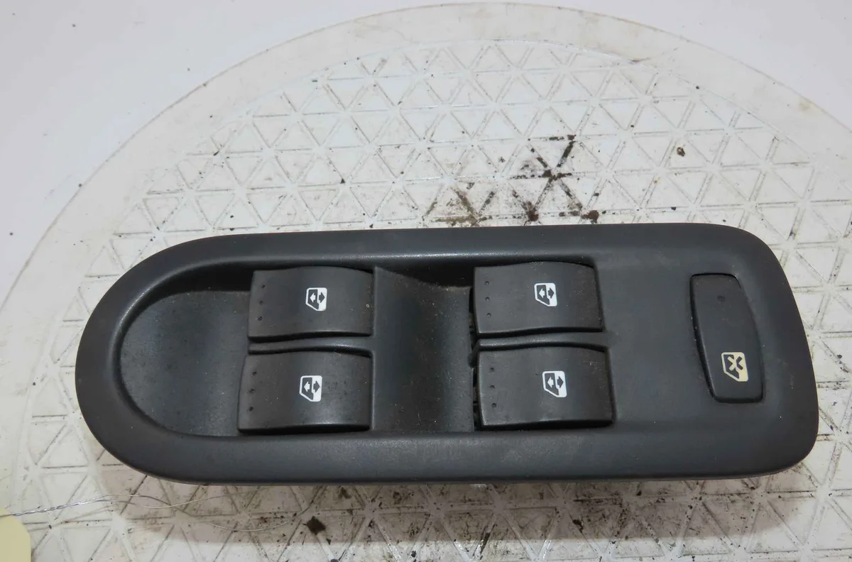 Commande lève-glace porte avant gauche RENAULT SCENIC II occasion