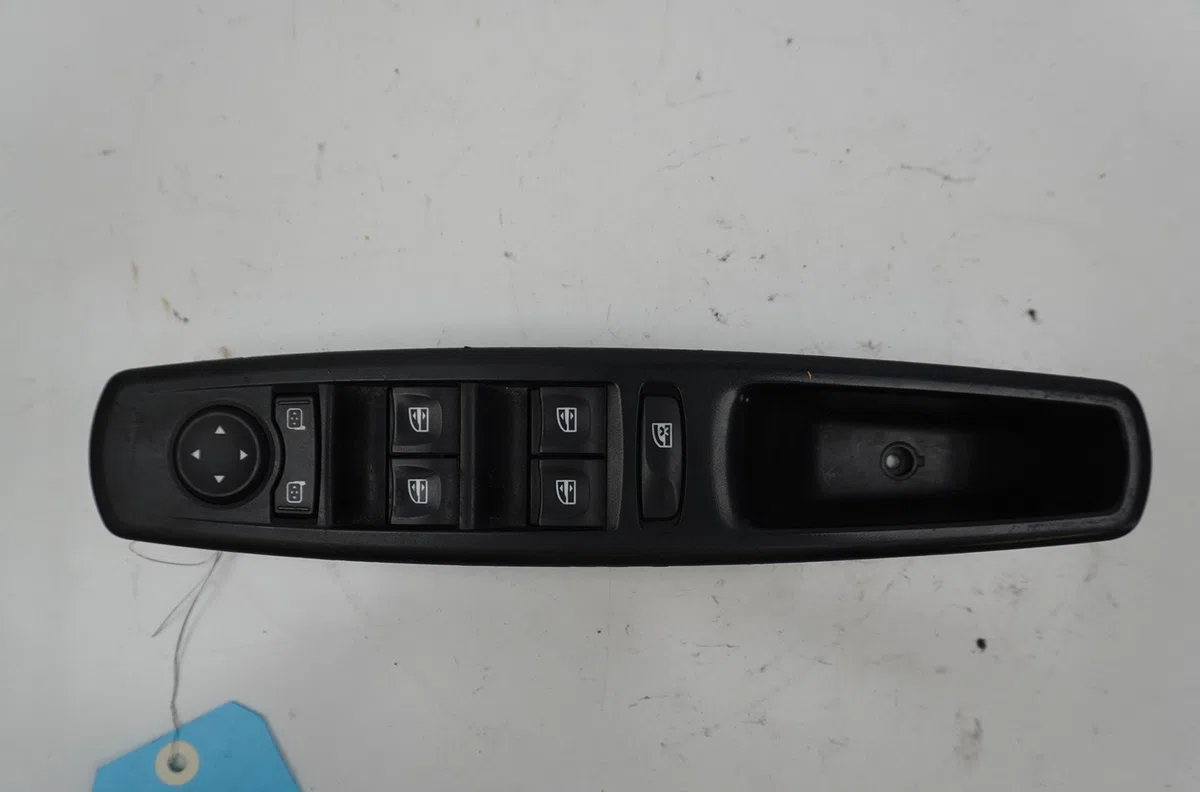 Commande lève-glace porte avant gauche Renault SCÉNIC III (JZ0-1_) 1.9 dci (jz0j, jz1j, jz1k, jz1s) (2009) occasion