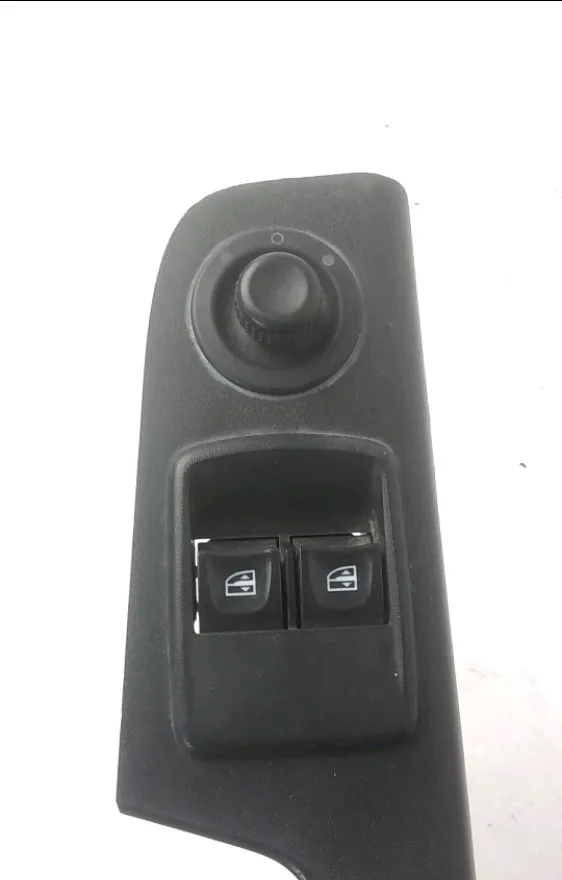 Commande lève-glace porte avant gauche Renault TRAFIC III Camionnette (FG_) 1.6 dci 120 (fgmb) (2014) occasion