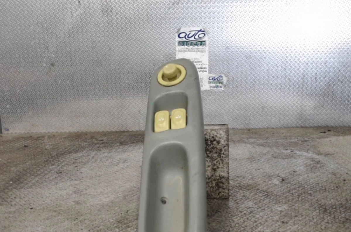 Commande lève-glace porte avant gauche RENAULT TWINGO 1  TWINGO 1 PHASE 1 occasion
