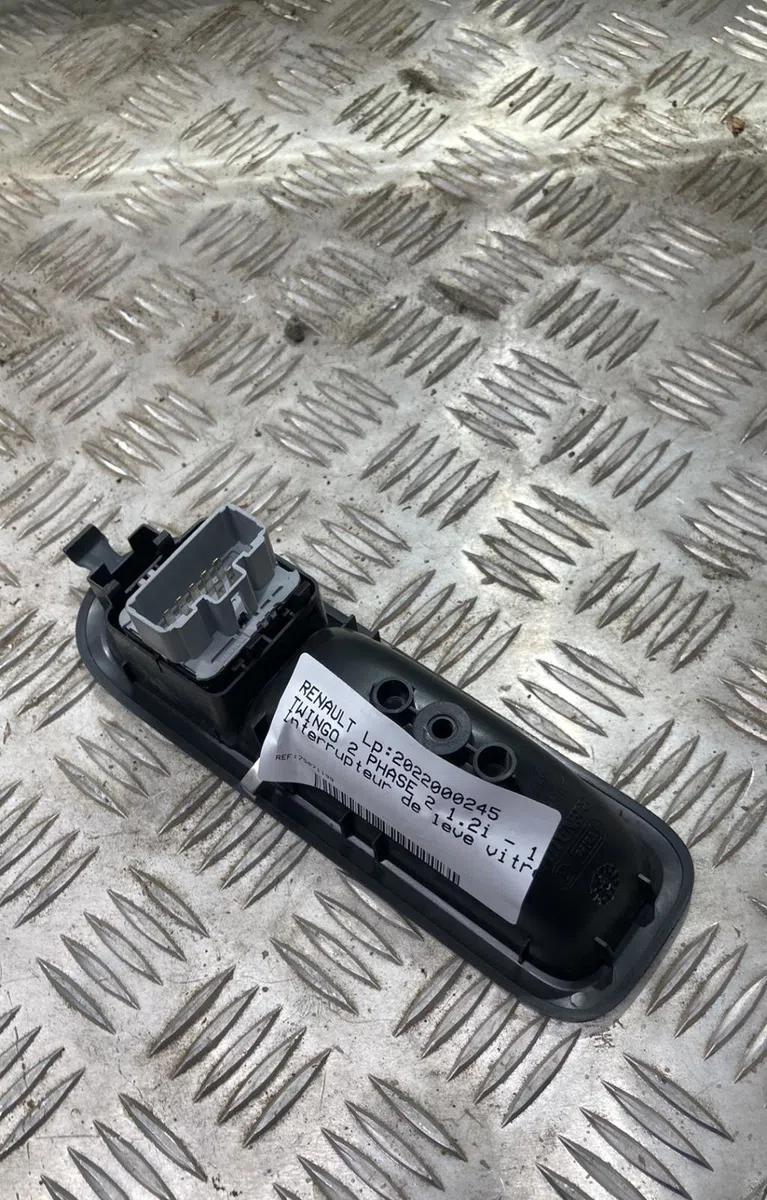 Commande lève-glace porte avant gauche RENAULT TWINGO 2 PHASE 2 occasion — photo 3
