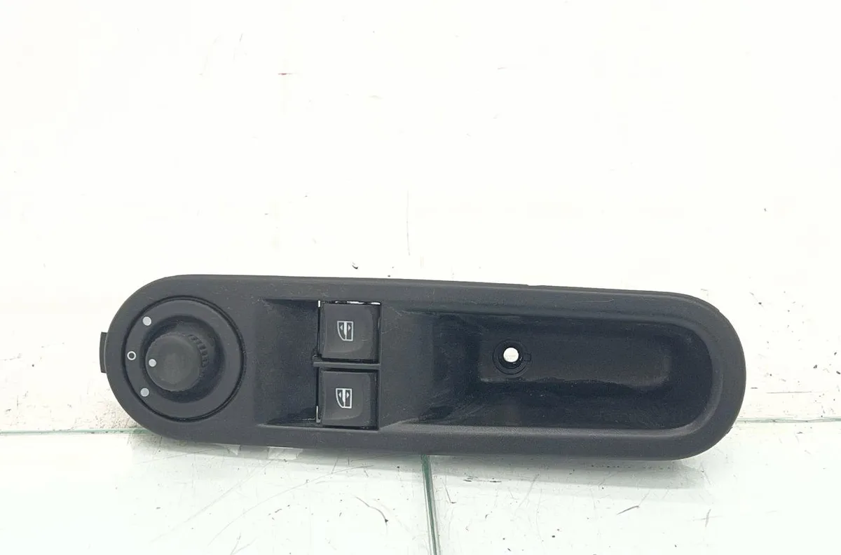 Commande lève-glace porte avant gauche RENAULT TWINGO 3 PHASE 1 occasion