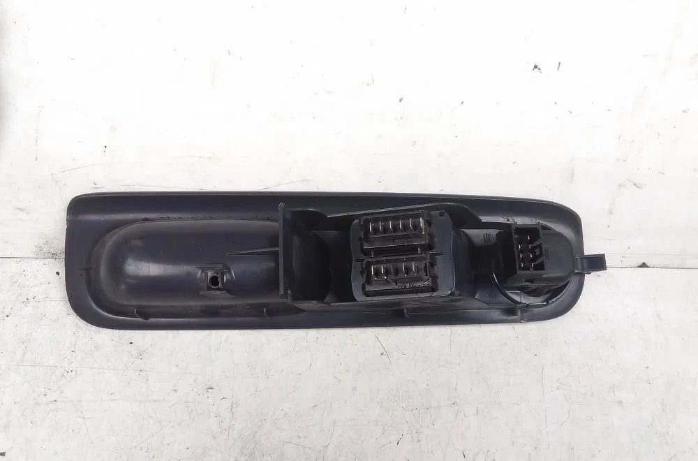 Commande lève-glace porte avant gauche RENAULT TWINGO I 1994 occasion