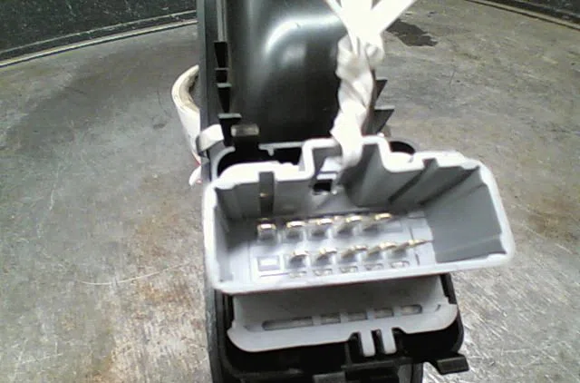 Commande lève-glace porte avant gauche Renault TWINGO II (CN0_) 1.2 16v (cn0k, cn0v) (2007) 3 portes occasion