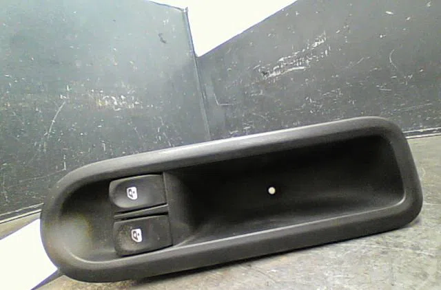 Commande lève-glace porte avant gauche Renault TWINGO II (CN0_) 1.2 16v (cn0k, cn0v) (2007) 3 portes occasion