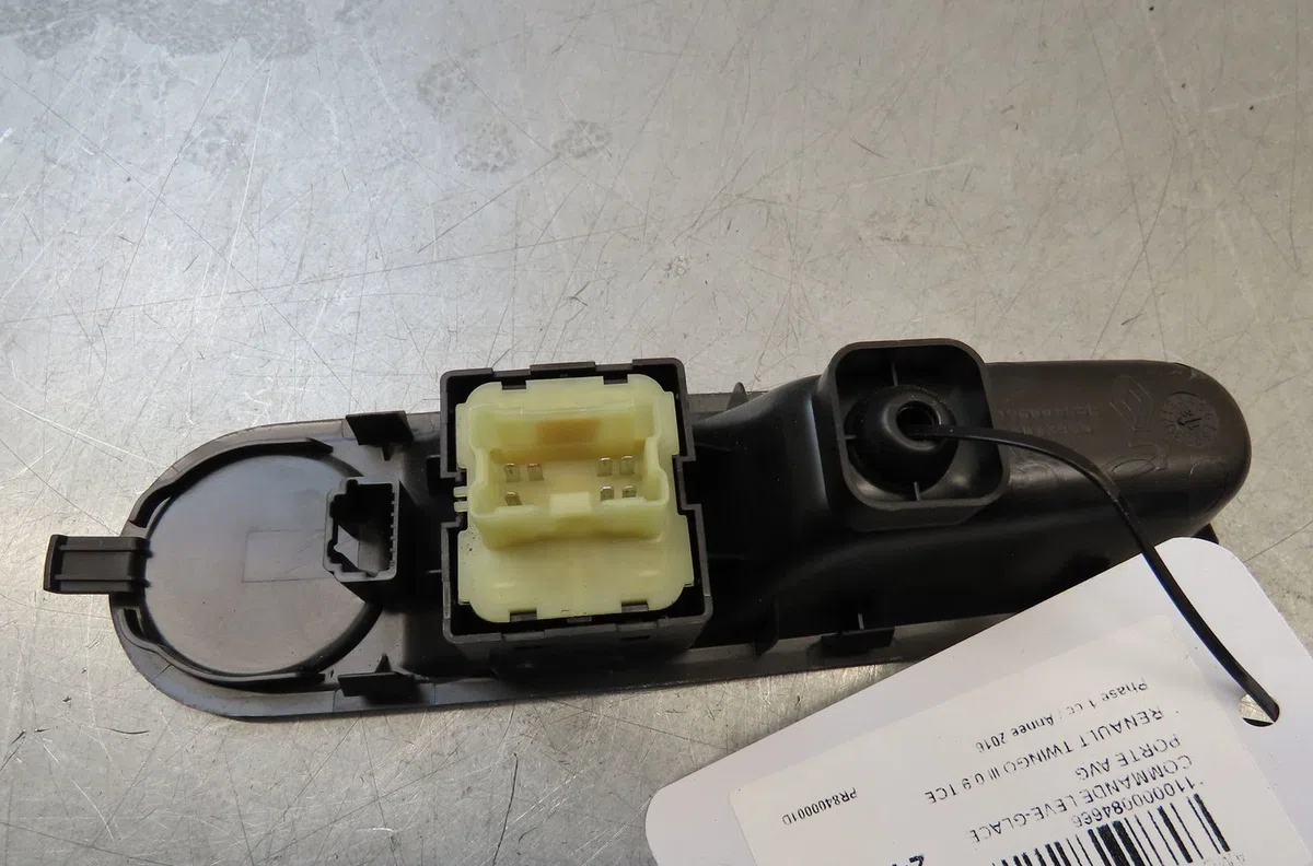 Commande lève-glace porte avant gauche RENAULT TWINGO III  0.9 TCE 12v 90ch occasion