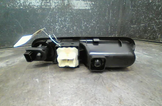 Commande lève-glace porte avant gauche Renault TWINGO III (BCM_, BCA_) 0.9 tce 95 (2019) occasion
