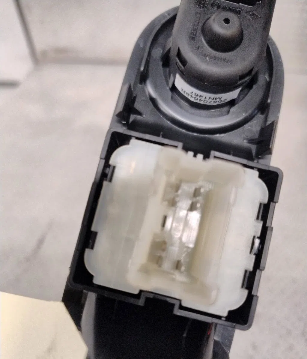 Commande lève-glace porte avant gauche Renault TWINGO III (BCM_, BCA_) Z.e: (bca1) (2020) occasion