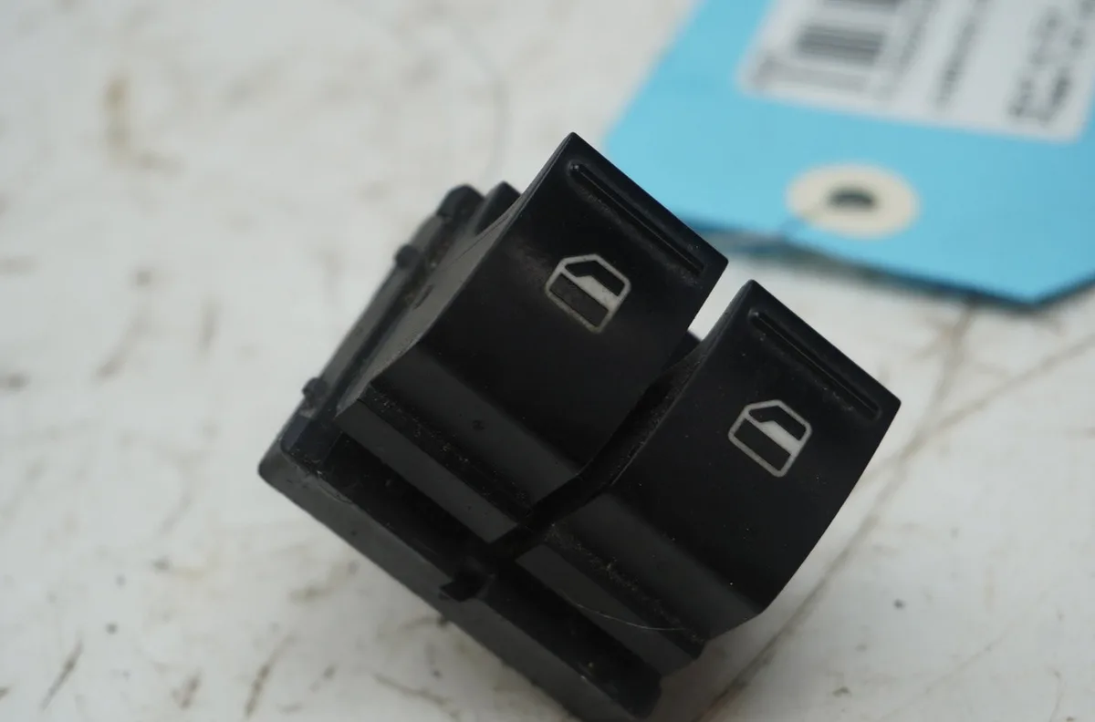 Commande lève-glace porte avant gauche Seat ALTEA (5P1) 1.9 tdi (2004) 5 portes occasion