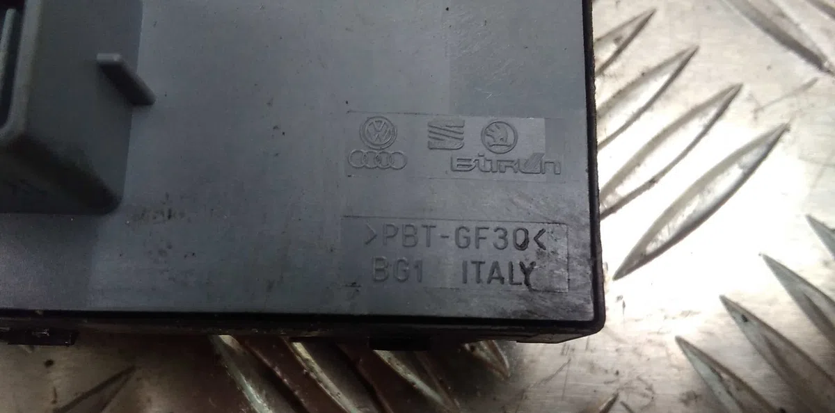Commande lève-glace porte avant gauche Seat ALTEA (5P1) 1.9 tdi (2004) 5 portes occasion