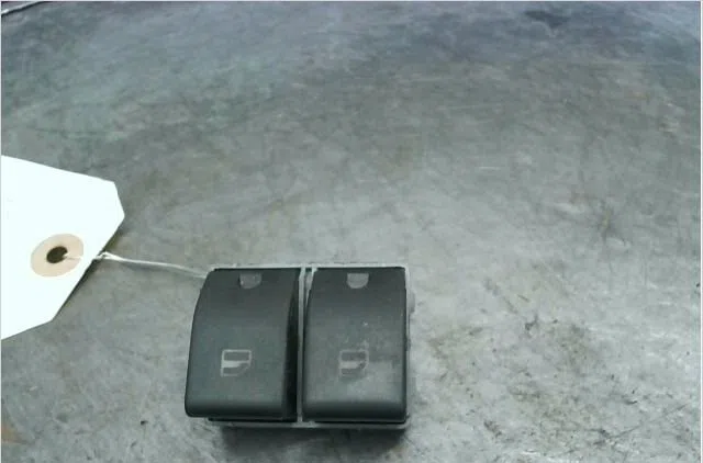 Commande lève-glace porte avant gauche SEAT IBIZA 2003 occasion