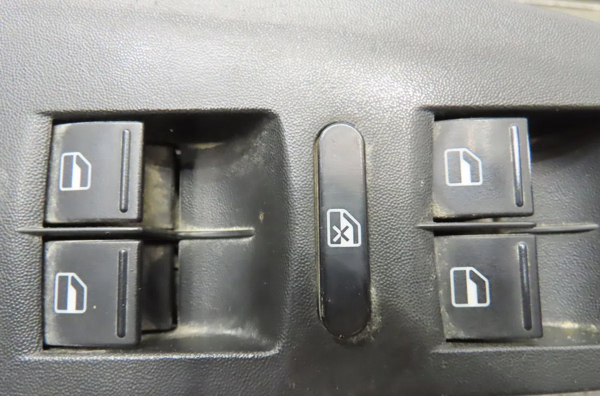 Commande lève-glace porte avant gauche Seat LEON (1P1) 1.9 tdi (2005-2010) 5 portes occasion